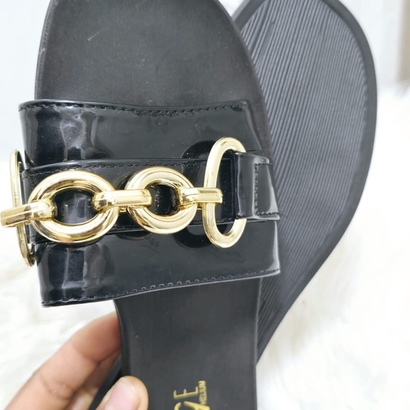 Rouge Black and Gold Chain Slide Sandals🌴 - Picture 6 of 7